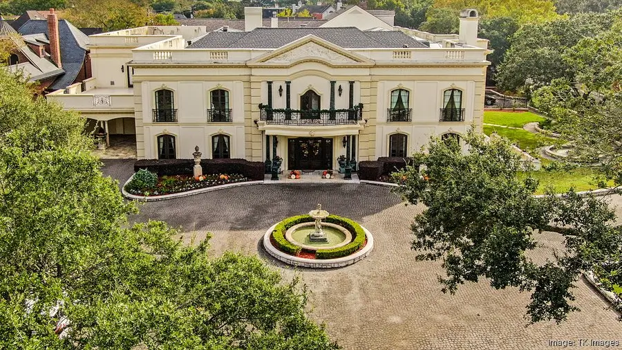 Front view of Joel Osteen’s River Oaks mansion with stone pillars